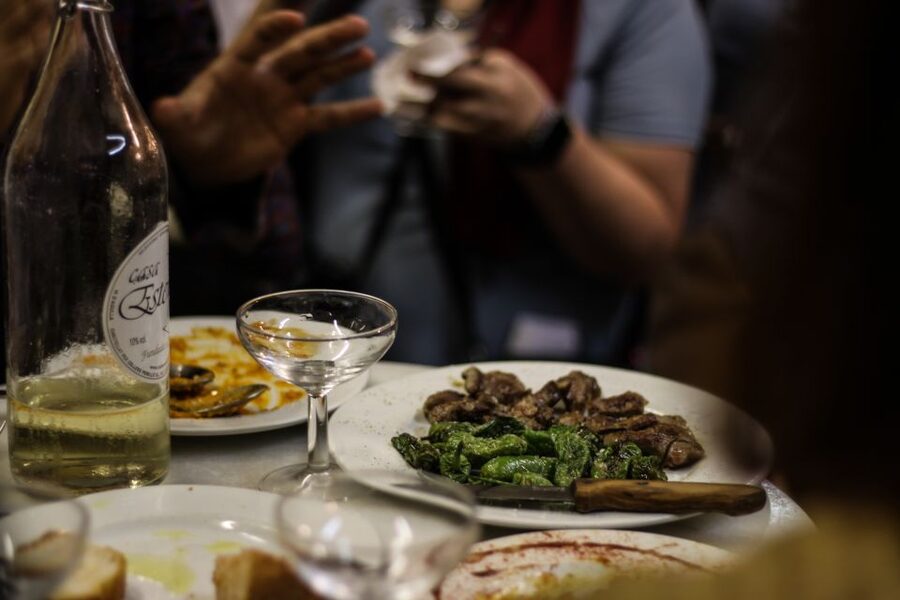 Barcelona: Old Town Tapas & Paella Food Tour with 8 Tastings - What the guides add to the food