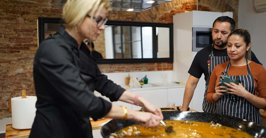 Barcelona Paella Class, Boqueria Tour, Mother-Daughter Chefs - A cava welcome before the cooking begins