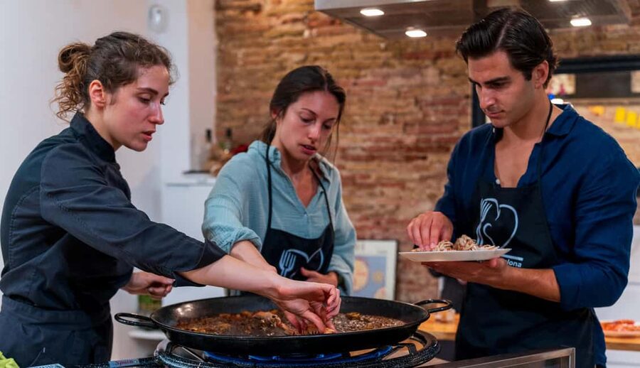 Barcelona Paella Class, Boqueria Tour, Mother-Daughter Chefs - Who will enjoy this Barcelona cooking class