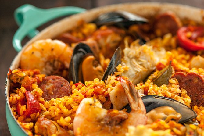 Barcelona : Paella Cooking Experience + Boqueria Market Exclusive Tour - The private kitchen and the hands-on class