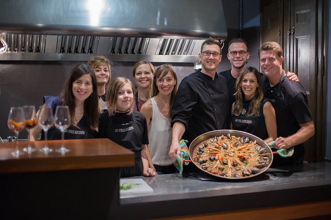 Barcelona : Paella Cooking Experience + Boqueria Market Exclusive Tour - What the meal and drinks include