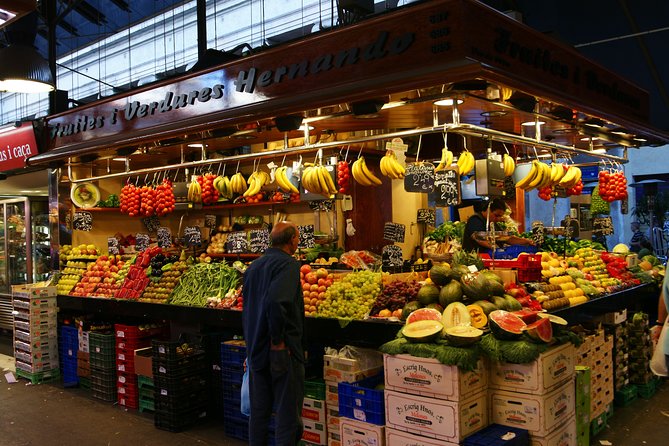 Barcelona : Paella Cooking Experience + Boqueria Market Exclusive Tour - Timing, group size, and guide style