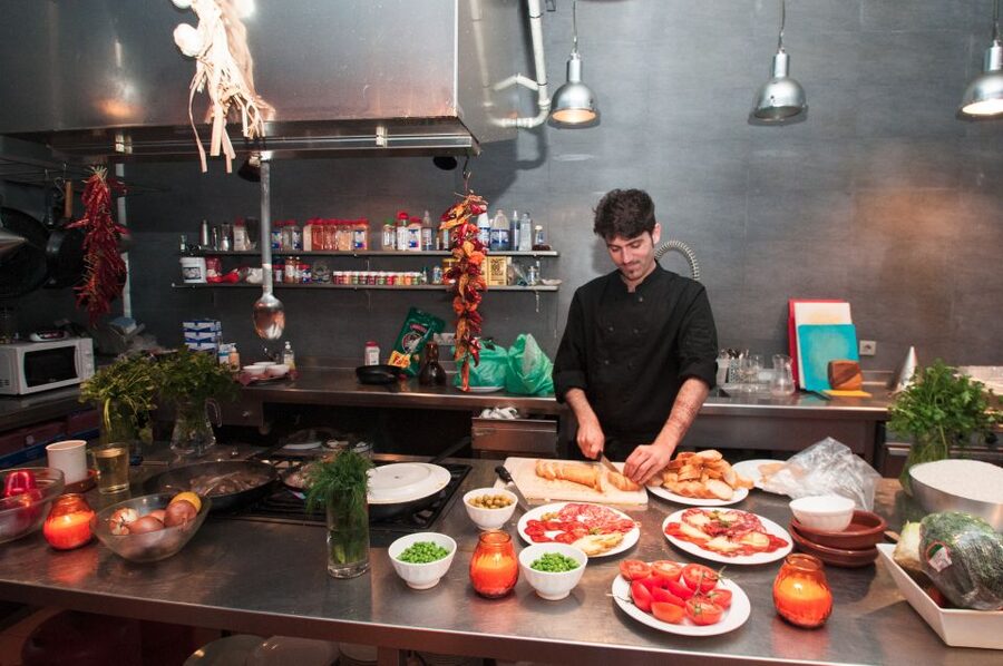 Barcelona: Paella Cooking Experience & Boqueria Market Tour - The paella meal and what you actually receive