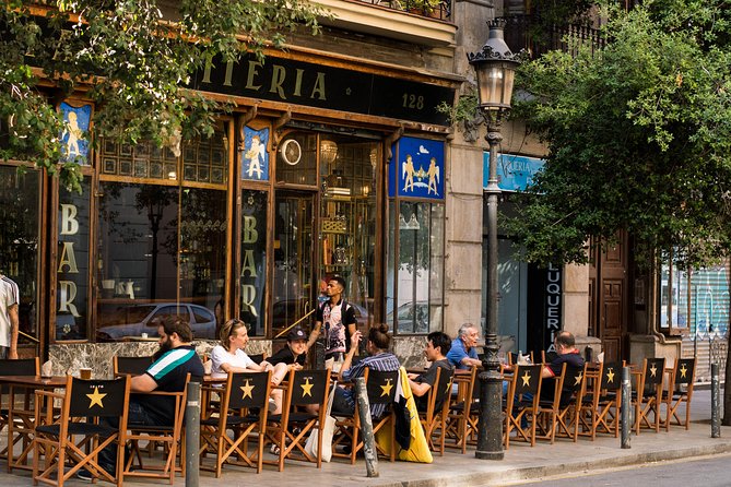 Barcelona Poble Sec Tapas & Wine Tour - Between the plates: mosaics and neighborhood details