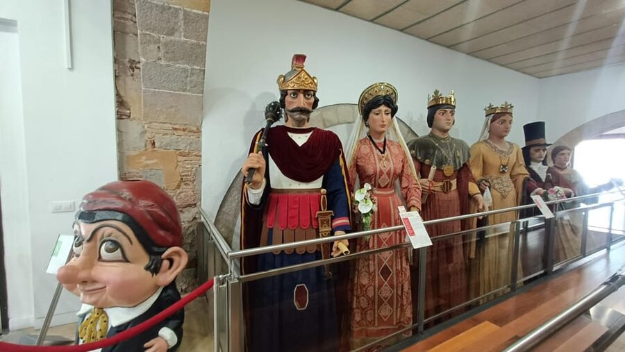 Barcelona private Family-Friendly Cultural & Food Tour - Two old neighborhoods, one family-sized adventure
