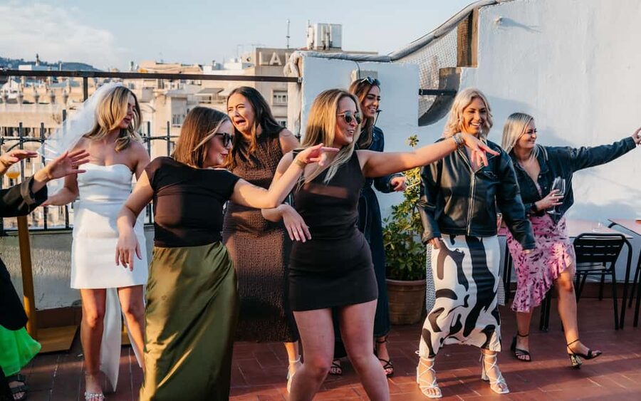 Barcelona: Private Sangria and Salsa Class - Arriving With Cava and Barcelona Views