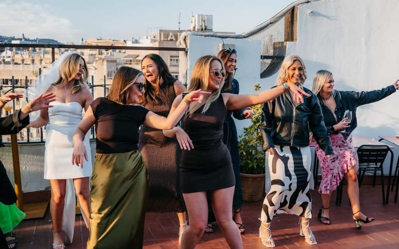 Barcelona: Rooftop Salsa Class with Bottomless Sangria - At a glance