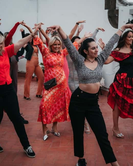 Barcelona: Rooftop Salsa Class with Bottomless Sangria - Practical tips for a smoother evening