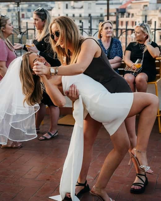 Barcelona: Rooftop Salsa Class with Bottomless Sangria - Arriving at Safestay Barcelona Passeig de Gràcia