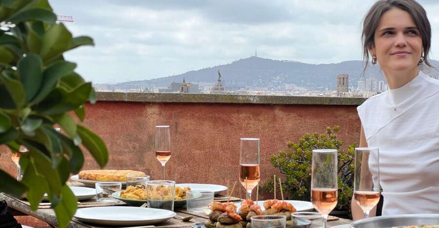 Barcelona: Rooftop Tapas and Sangria Class with a Chef - Cooking tapas in a Barceloneta home