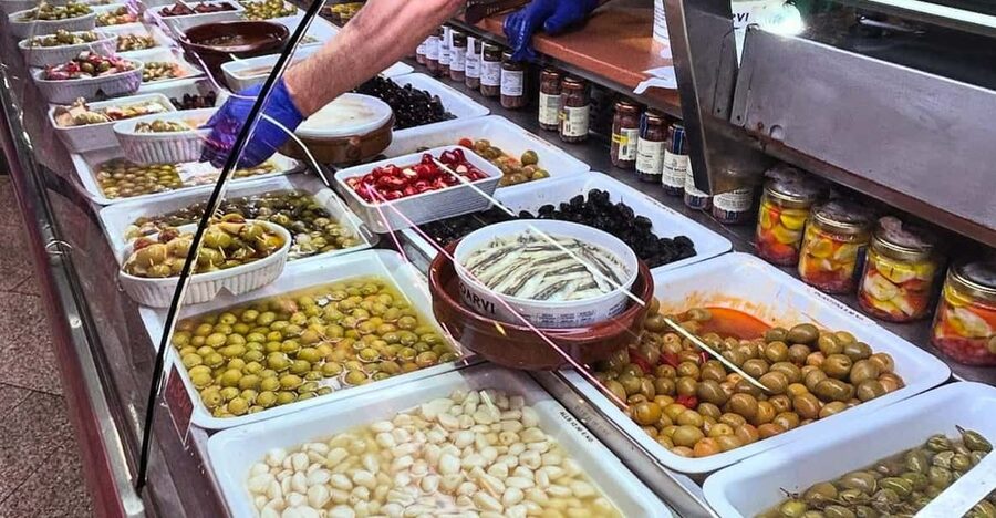 Barcelona´s Lunch or Dinner Tapas Tour: Food and Happiness - Key points at a glance