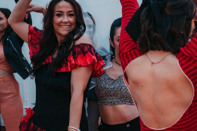 Barcelona Sangria & Salsa Dance Class with Bottomless Drinks - Unlimited sangria and charcuterie