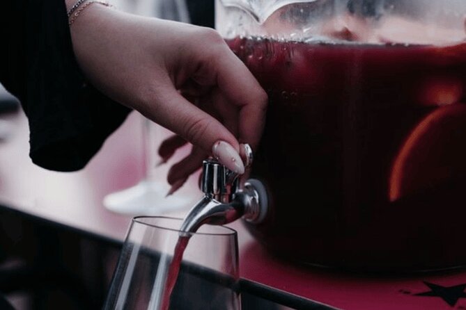 Barcelona Sangria & Salsa Dance Class with Bottomless Drinks - Starting at Passeig de Gràcia