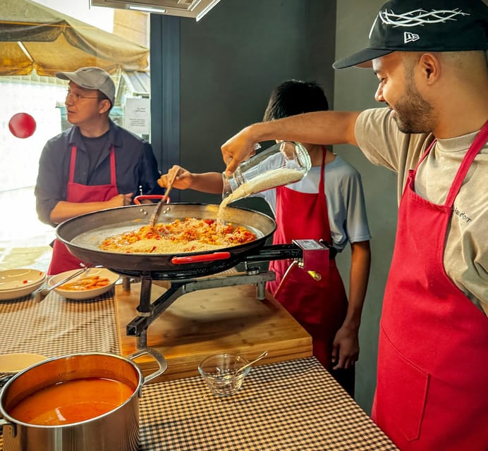 Barcelona: Seafood Paella ★Maestro★ & Tapas & Sangria - Preparing seafood paella step by step