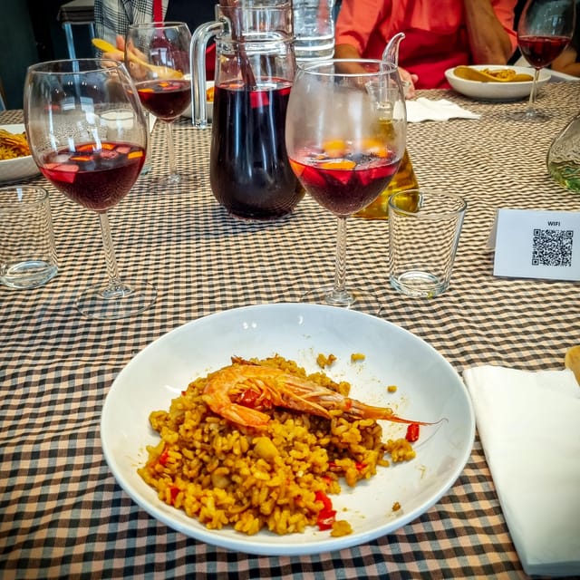 Barcelona: Seafood Paella ★Maestro★ & Tapas & Sangria - Learning from a chef who tells the food’s story