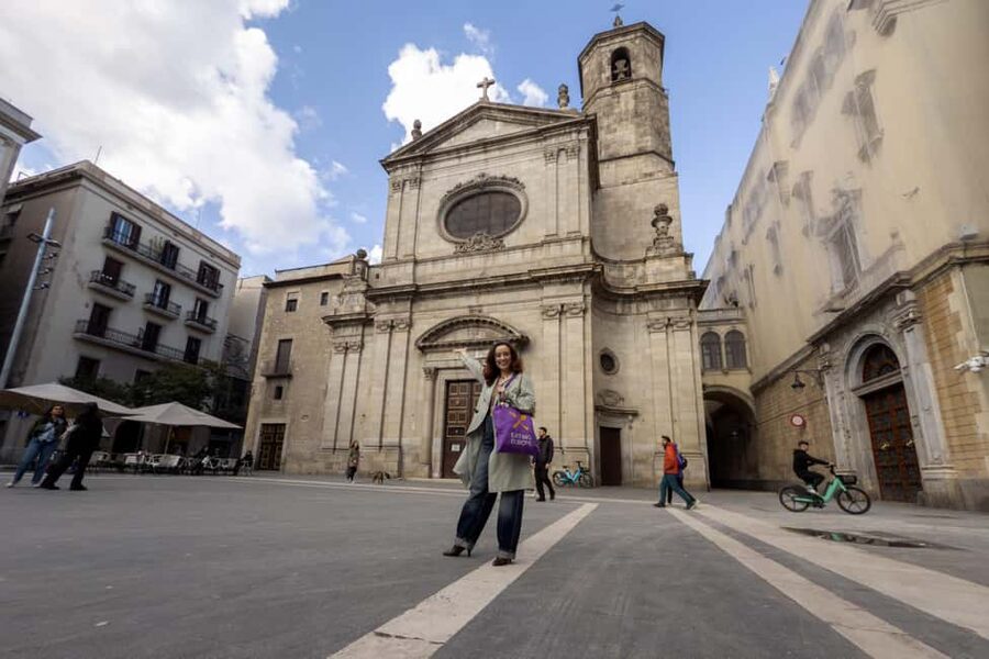 Barcelona Side Streets Tapas & Wine Tour - The final pastry and the right pace for 3.5 hours
