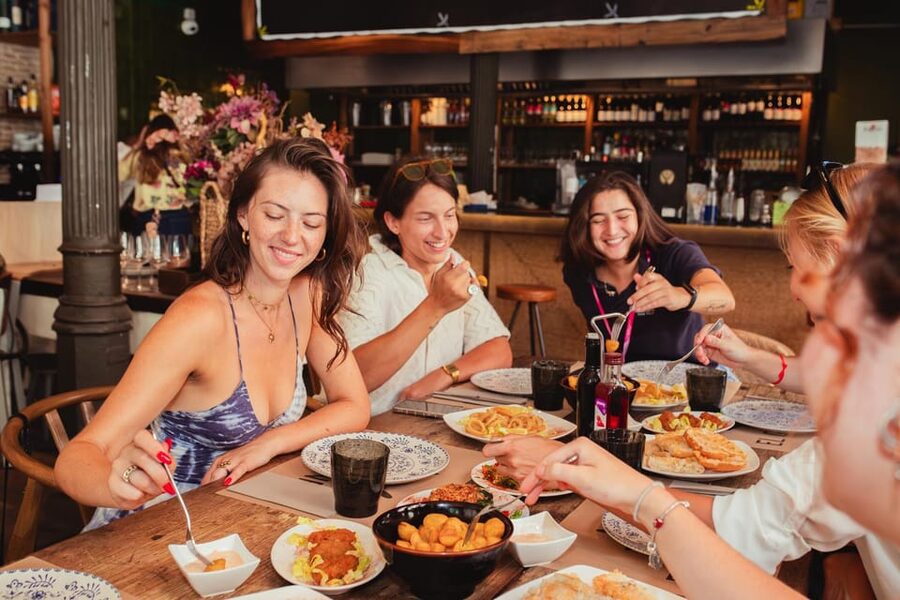Barcelona: Small Group Gothic, Tapas & Churros Tour! - From the kissing mural to Barcelona Cathedral