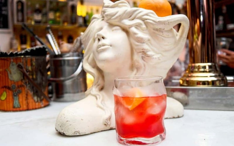 Barcelona Street Art, Graffiti & Tapas Tour - Cafés, Vintage Shops, and Small Bars