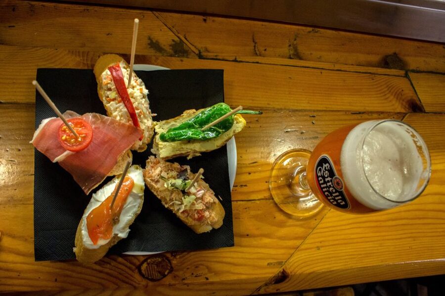 Barcelona Tapas 3-Hour Bike Tour - What the guides add to the ride