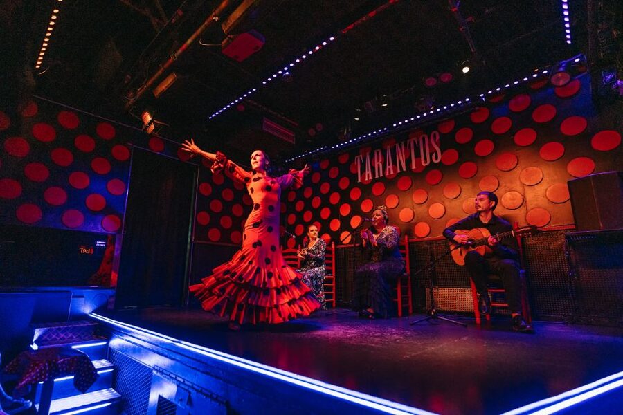 Barcelona: Tapas and Flamenco Experience - Sangria, group energy, and the pace of dinner
