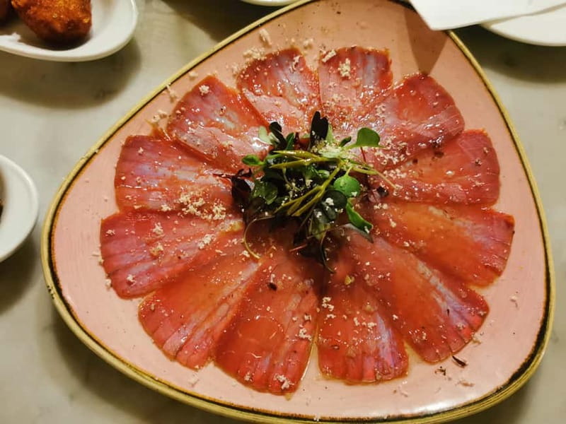 Barcelona: Tapas and Wine at the Hidden Bodegas Experience - Walking the Gothic Quarter with a local food focus
