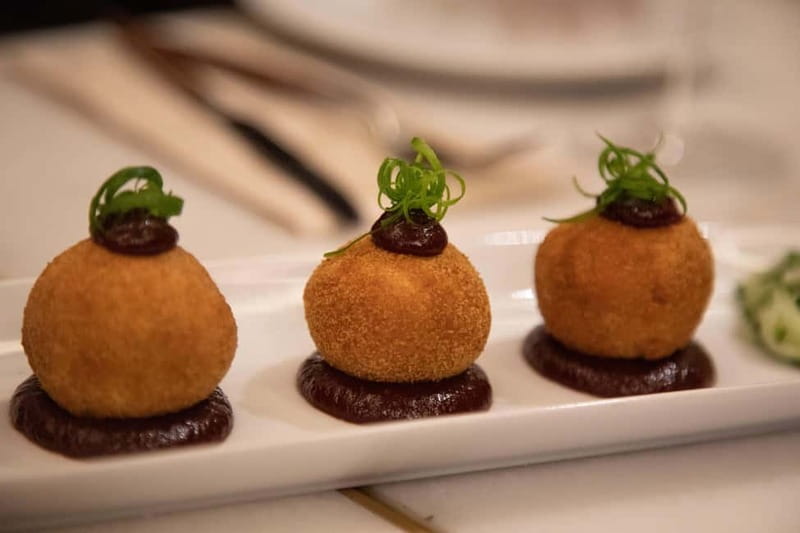 Barcelona Tapas Crawl food & drinks all included - Four to five drinks included in the price