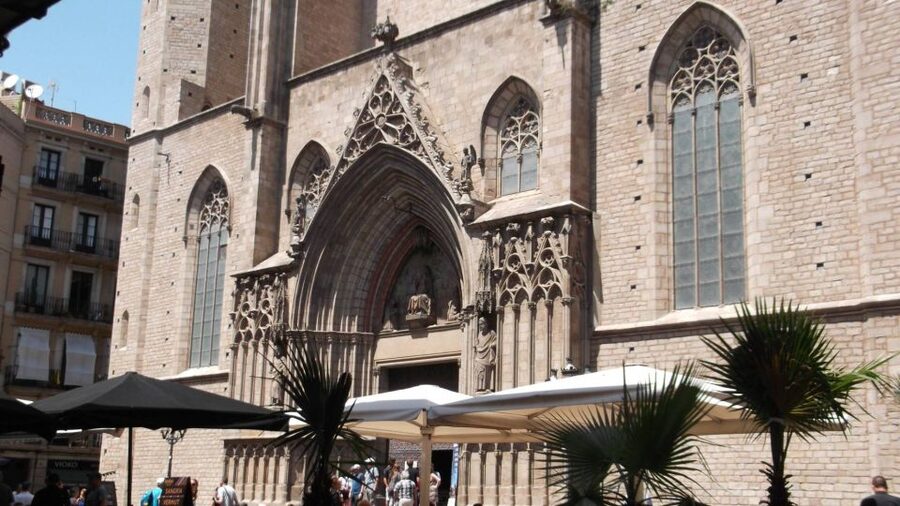 Barcelona: Tapas & Picasso Museum Guided Walking Tour - The final restaurant: Spanish and Catalan meat dishes