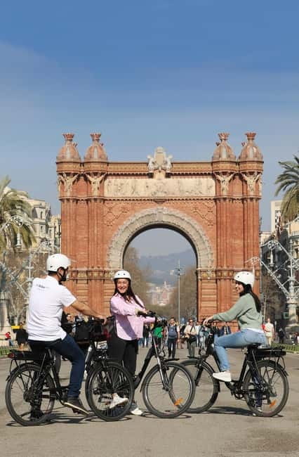 Barcelona: Tapas Tasting Tour by Regular Bike or E-Bike - Seeing Sagrada Família by bicycle