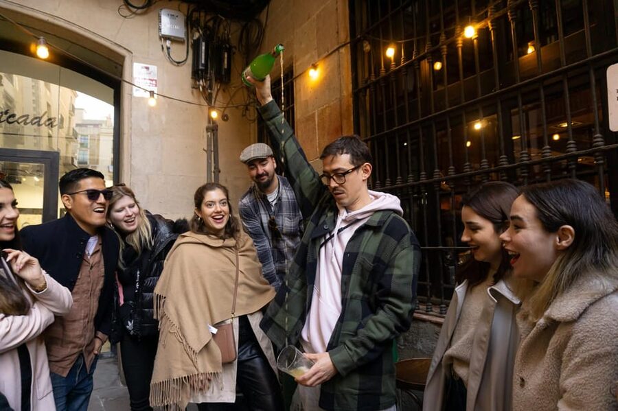Barcelona: Tapas Tour with Food Tastings and Drinks - Key points to know before booking