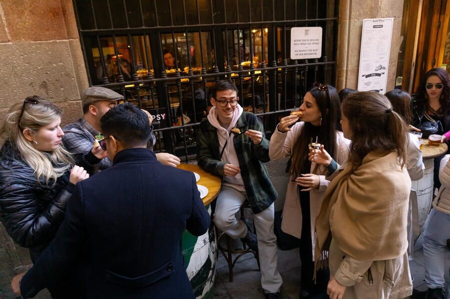 Barcelona: Tapas Tour with Food Tastings and Drinks - Who should book this tapas tour?
