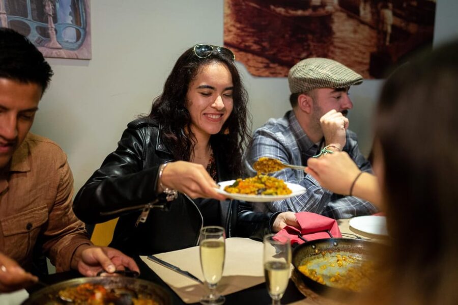 Barcelona: Tapas Tour with Food Tastings and Drinks - Why priority service matters in the Gothic Quarter
