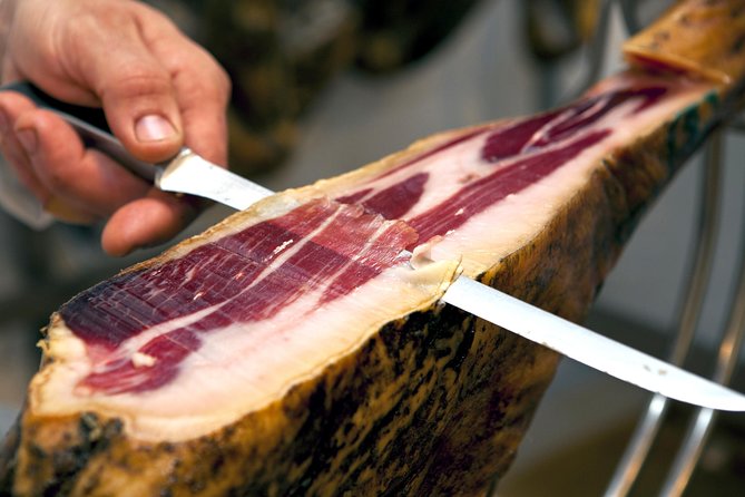 Barcelona Tapas & Wine Experience as a Local at Hidden Wineries - A tapas evening that also teaches you Barcelona