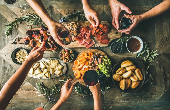 Barcelona Tapas & Wine Private Tour in Traditional Taverns - Five taverns, one relaxed Barcelona evening