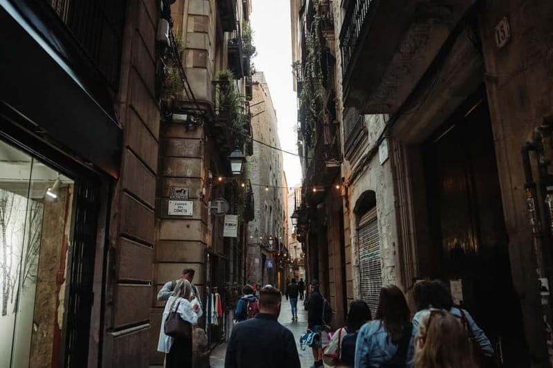 Barcelona: Tapas & Wine Tour in Born & Gothic Quarter - Key details before you book