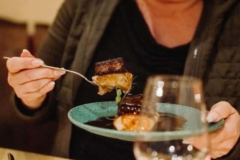 Barcelona: Tapas & Wine Tour in Born & Gothic Quarter - First stop: Cava and modern tapas at Bastaix