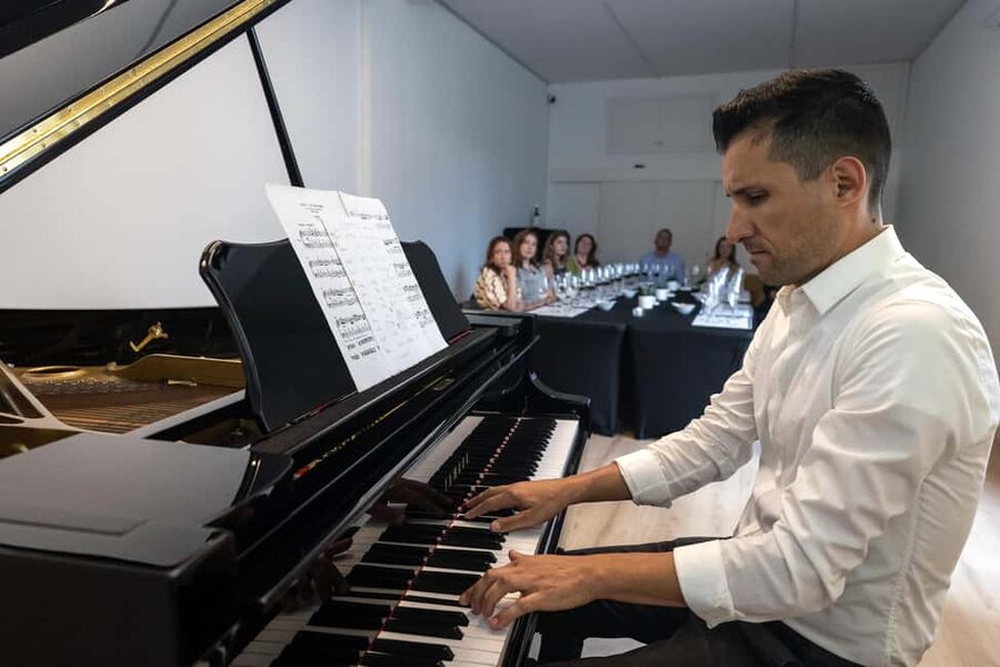 Barcelona: Taste 5 Spanish Wines paired with Live Music - The music pairing is more than a decorative extra