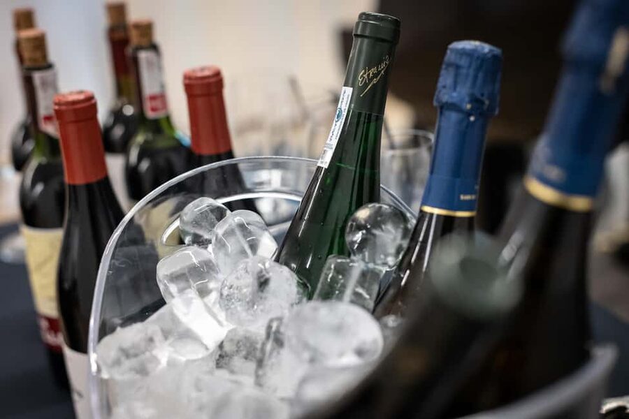 Barcelona: Taste 5 Spanish Wines paired with Live Music - Getting to Barcelona Piano Studio
