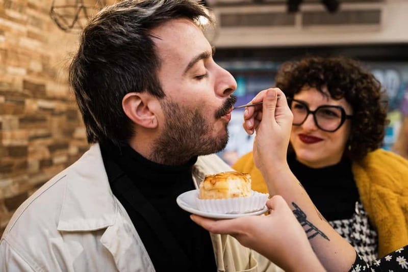 Barcelona: The Ultimate Local Tapas & Drinks Food Tour - What the guide adds between the plates