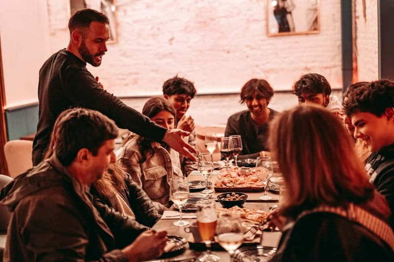 Barcelona: Tipsy Tapas & History Tour in the Gothic Quarter - Walking the Gothic Quarter with Ricardo