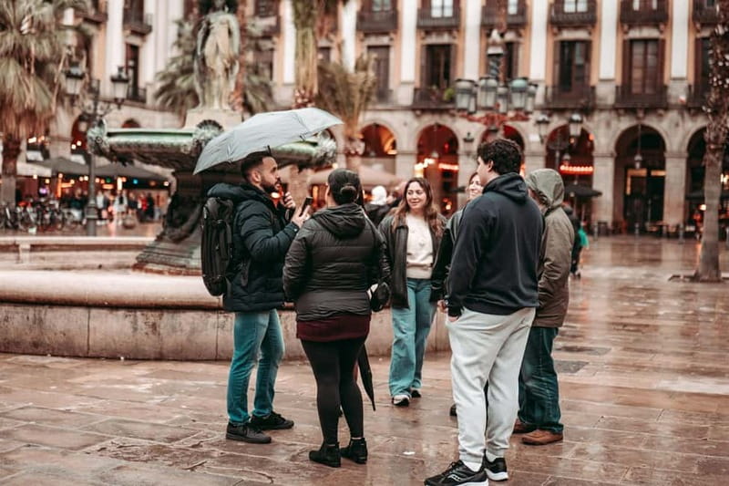 Barcelona: Tipsy Tapas & History Tour in the Gothic Quarter - Third stop: a relaxed finish with live music