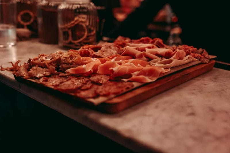 Barcelona: Tipsy Tapas & History Tour in the Gothic Quarter - The guide can make or break the evening