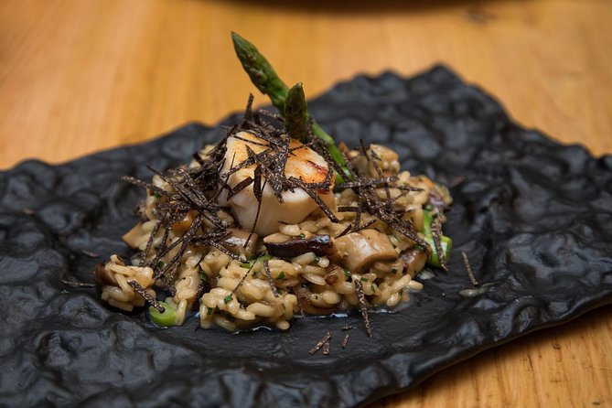 Barcelona Wine and Gourmet Tapas Tour - Walking through L’Antiga Esquerra de l’Eixample