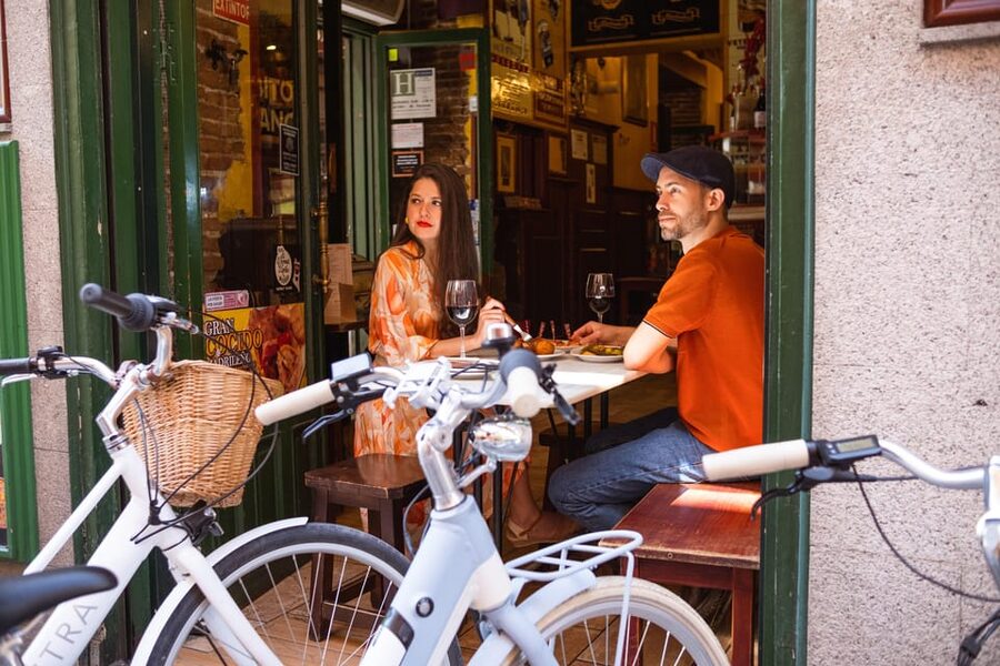 BiciTapeo : Tapas and Highlights Guided Vintage Bike Tour - The Royal Palace and Plaza de la Villa