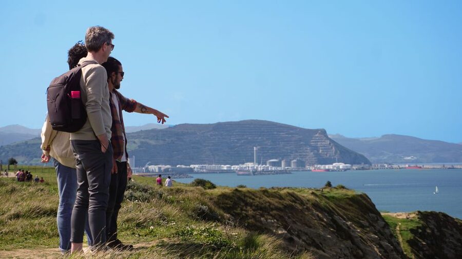 Bike with Pintxos & Drinks in Getxo. Bilbao´s scenic seaside - Rolling through Getxo toward Puerto Viejo