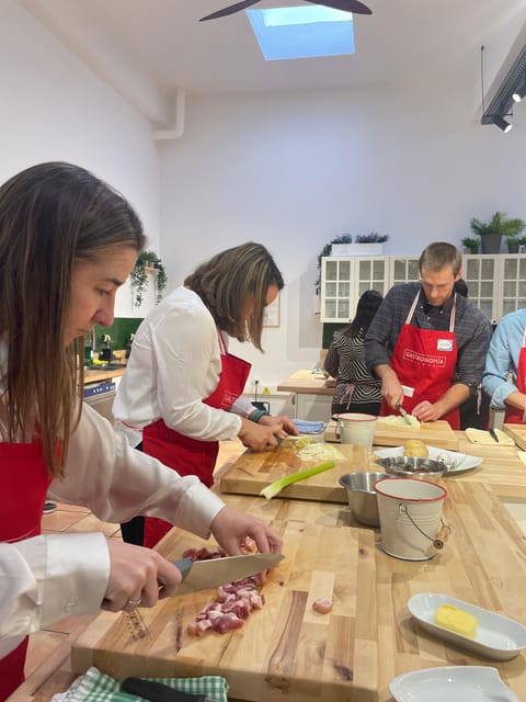 Bilbao: Basque Pintxos and Tapas Cooking Class - Is this Bilbao cooking class worth booking?