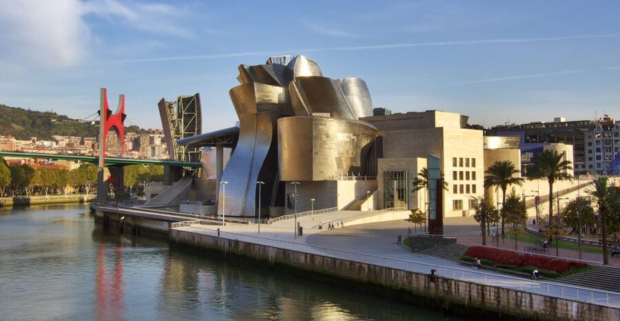 Bilbao: Classic & Modern Guided Walking Tour with Pintxos - From medieval streets to the Ensanche