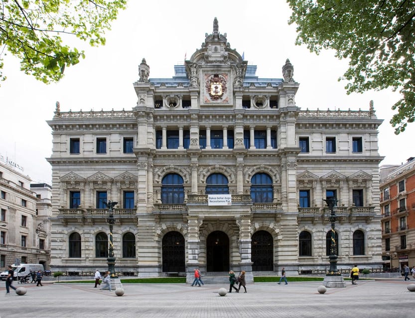 Bilbao: Classic & Modern Guided Walking Tour with Pintxos - Ending with one pintxo and a drink