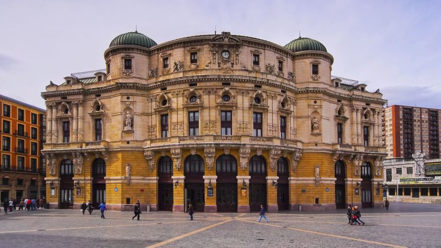 Bilbao: Classic & Modern Guided Walking Tour with Pintxos - Starting in Bilbao’s old quarter