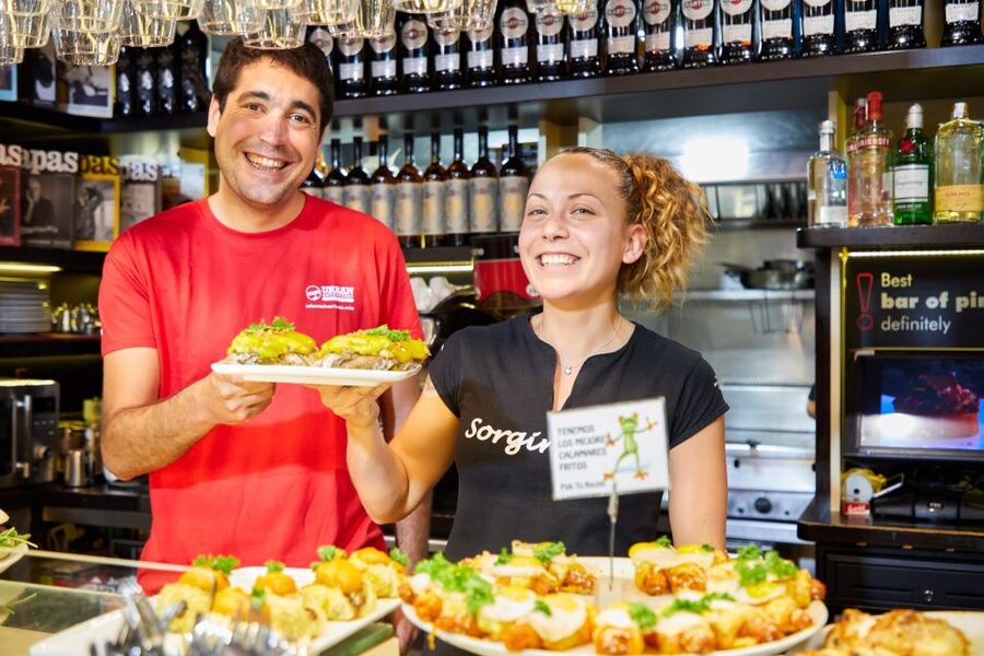 Bilbao: Exclusive Food & Wine Tasting Tour with Local Guide - Six pintxos, four drinks, and enough for dinner
