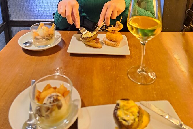Bilbao Food Tour: Pintxos, Drinks, and Tapas with a Local - Eating your way through Andra Maria Kalea